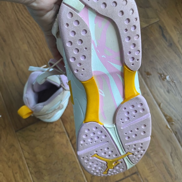 Back to school - like new girl’s AIR JORDAN 8 RETRO GS
"Arctic Punch" in size 4 - Picture 8 of 10